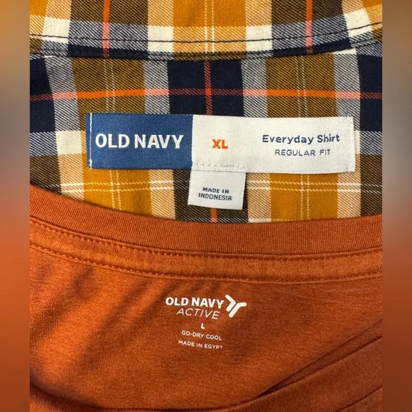 Old Navy Men’s Flannel Button Down with Coordinating Undershirt - Picture 6 of 6